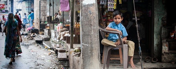 Petit garçon en Inde